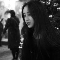 黑白女生个性微信头像  那种不可言喻的伤悲