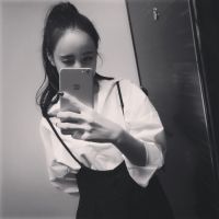 黑白女生个性微信头像  那种不可言喻的伤悲