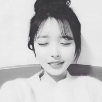 黑白女生个性微信头像  那种不可言喻的伤悲