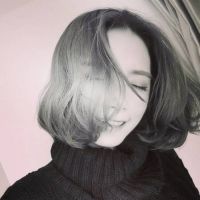 黑白女生个性微信头像  那种不可言喻的伤悲