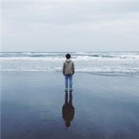 微信头像男生背影帅气全身  爱旅游的男生背影微信头像