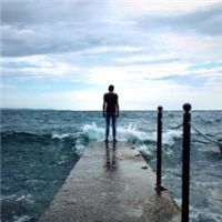 微信头像男生背影帅气全身  爱旅游的男生背影微信头像