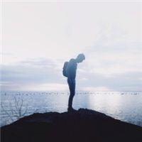 微信头像男生背影帅气全身  爱旅游的男生背影微信头像