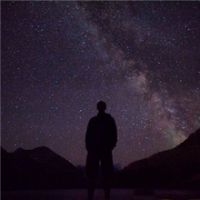 微信头像男生背影帅气全身  爱旅游的男生背影微信头像