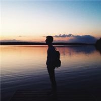 微信头像男生背影帅气全身  爱旅游的男生背影微信头像