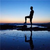 微信头像男生背影帅气全身  爱旅游的男生背影微信头像