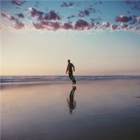 微信头像男生背影帅气全身  爱旅游的男生背影微信头像