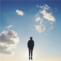 微信头像男生背影帅气全身  爱旅游的男生背影微信头像