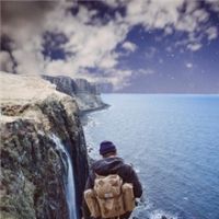 微信头像男生背影帅气全身  爱旅游的男生背影微信头像