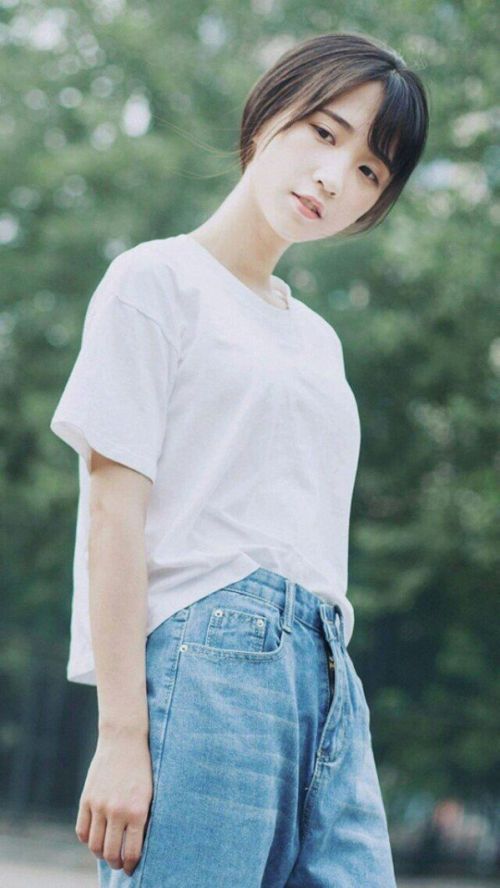 2016好看的气质美女微信图片 少了笑容多了凉薄