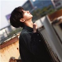 微信忧郁系帅气的男生头像生活照 给生命一个微笑去面对人生