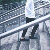 微信忧郁系帅气的男生头像生活照 给生命一个微笑去面对人生