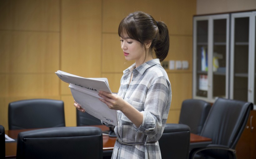 韩剧《太阳的后裔》剧照微信图片  一见钟情