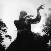 微信欧美范黑白恐怖头像女生 诡异风格的女生头像