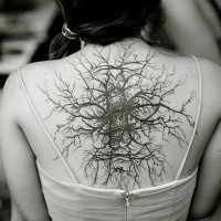 微信欧美范黑白恐怖头像女生 诡异风格的女生头像