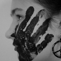 微信欧美范黑白恐怖头像女生 诡异风格的女生头像