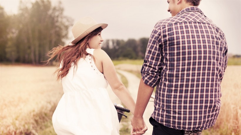 欧美情侣微信图片 情窦初开