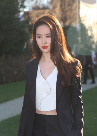 刘亦菲最性感的微信图片 你看过性感版的刘亦菲吗