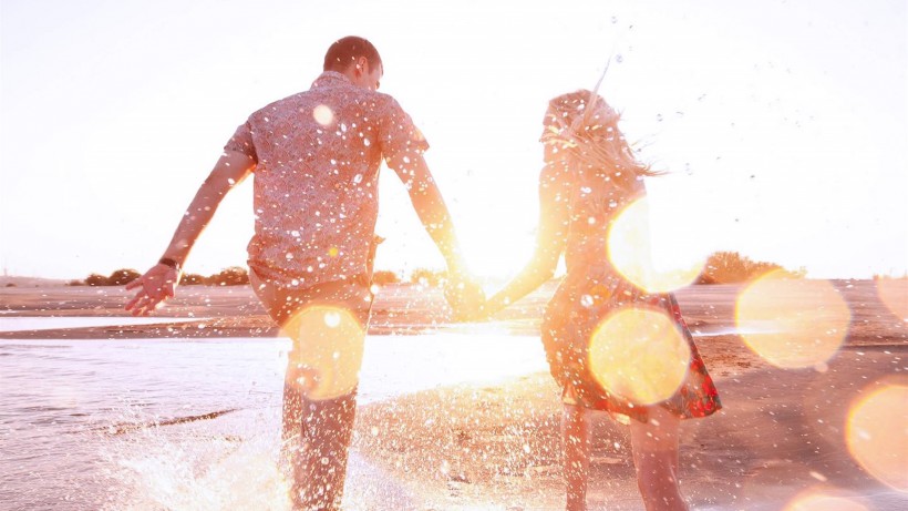 欧美情侣微信图片 情窦初开