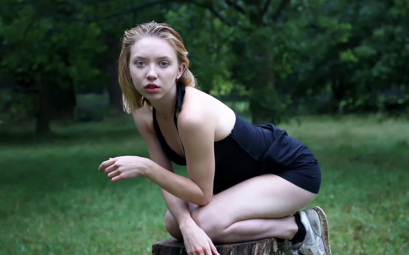 唯美的雨中美女微信图片 雨中漫步