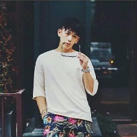 微信男生耍帅风格的头像 拦住成长的不是幼稚