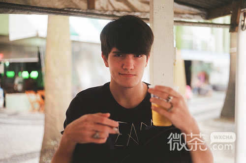 欧美男生帅气微信背景图片 时过境迁才领悟