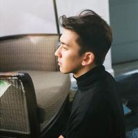 忧郁系最新的男生侧脸头像 谁像我殷勤写你将江南都用掉
