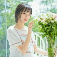 微信小清新的萌妹子系列头像 我带着曾经你给的爱学会了期待