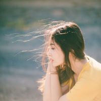 微信小清新的萌妹子系列头像 我带着曾经你给的爱学会了期待