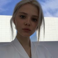 微信充满自信的欧美女生自拍头像 一个人还是在等