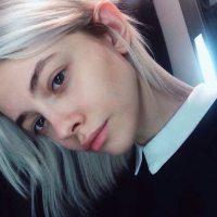 微信充满自信的欧美女生自拍头像 一个人还是在等