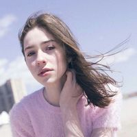 微信充满自信的欧美女生自拍头像 一个人还是在等