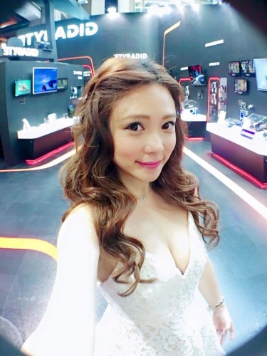 最胸LOL女主播 号称全台服胸型最好