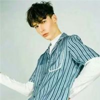 微信高冷欧美男生头像复古街拍头像 用金钱换来的爱情是一种交易