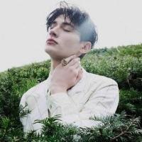 微信高冷欧美男生头像复古街拍头像 用金钱换来的爱情是一种交易