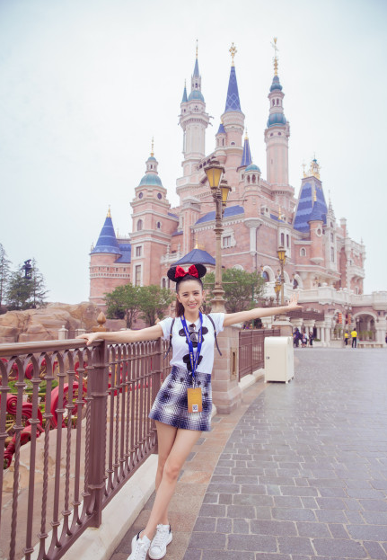 盘点各大明星游览上海迪士尼微信图片 迪士尼今日开园