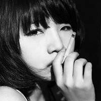 伤感抽烟女神当眼泪流下来微信头像 分开也是另一种明白