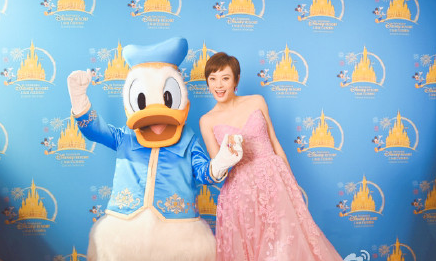 盘点各大明星游览上海迪士尼微信图片 迪士尼今日开园