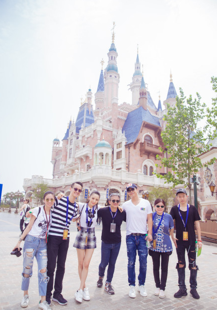 盘点各大明星游览上海迪士尼微信图片 迪士尼今日开园