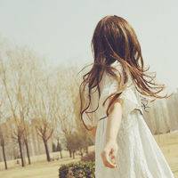 伤感抽烟女神当眼泪流下来微信头像 分开也是另一种明白