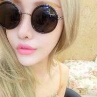 伤感抽烟女神当眼泪流下来微信头像 分开也是另一种明白