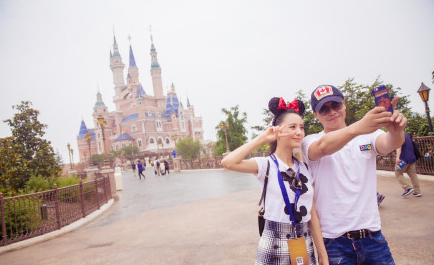 盘点各大明星游览上海迪士尼微信图片 迪士尼今日开园