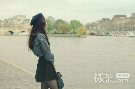 唯美女孩望天空的微信图片 梦想与自由