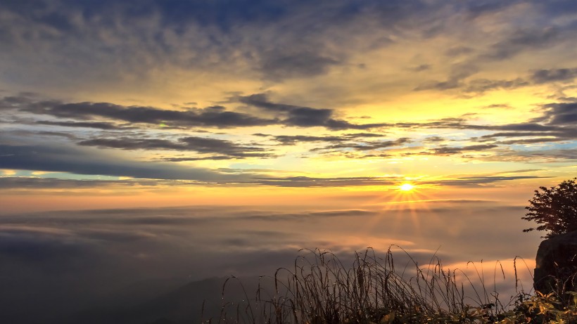 唯美山顶的云海日出微信图片 晨曦