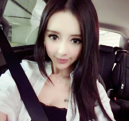 吴亦凡女友小g娜微信图片 人红是非多