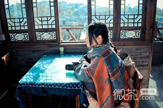 唯美女子静静坐着的微信图片  我想静静