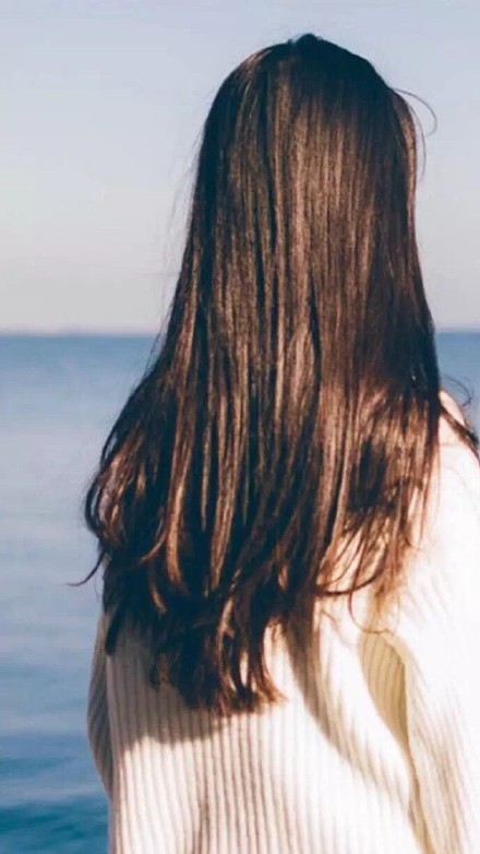 唯美美女背影微信图片 犹抱琵琶半遮面！