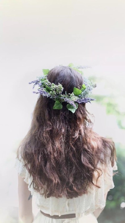 唯美美女背影微信图片 犹抱琵琶半遮面！