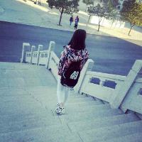 微信情侣头像你可以喜欢我少一点，但要爱我久一点。