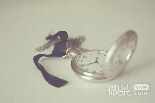 带有怀表的意境微信高清图片 时光荏苒